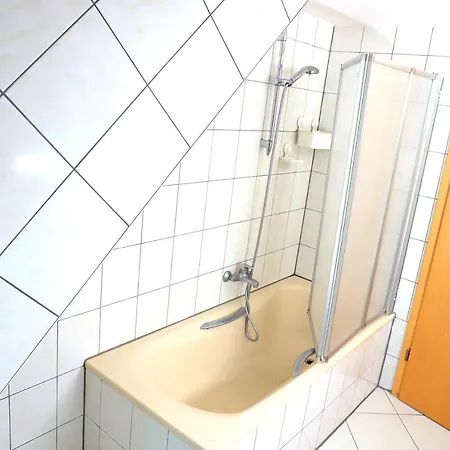Gemutlich & Zentral Am Schlosspark Mit Balkon Apartamento Wiesbaden